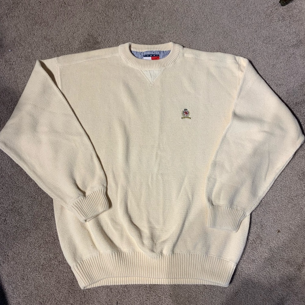 Tommy Hilfiger off white/ light tan mens sweater XL, lions crest on chest
